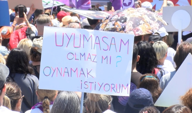 Yenikapı'da sahipsiz hayvanlar için "Adalet" mitingi