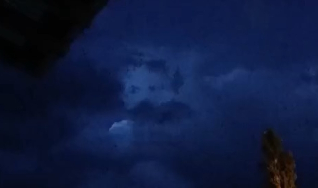 Yüksekova'da gece vakti ilginç görüntü
