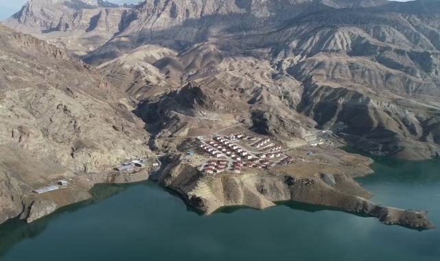 152 yılda 7'nci kez taşındıkları yeni ilçelerine alıştılar