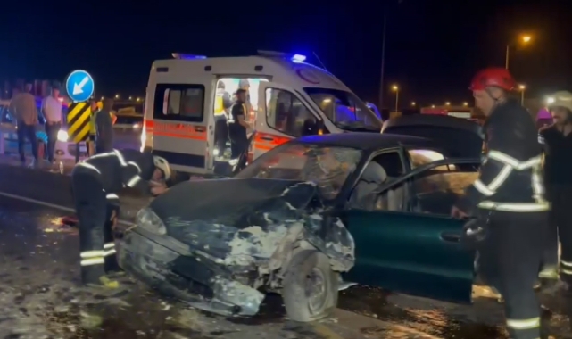 Aksaray'da hafif ticari araç ile otomobil çarpıştı!