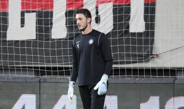 Altay, kaleci Ozan’ı bırakmadı!