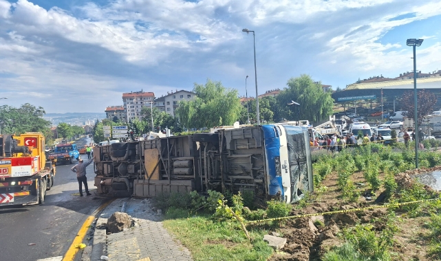 Ankara'da belediye otobüsü devrildi!
