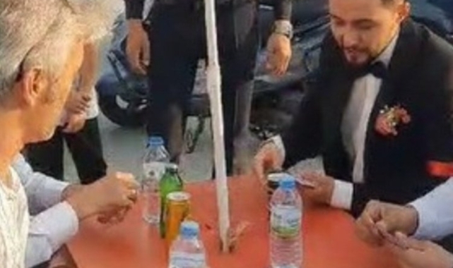 Ankara'da düğün konvoyunun önünü kesip pişti oynadılar