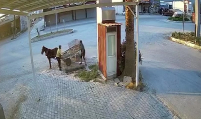 At arabalı hırsızlar mazgalı saniyeler içinde çaldı!