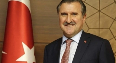 Bakan Bak'tan milli atlet Eda Tuğsuz için tebrik mesajı