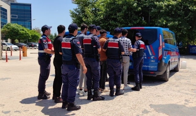 Bakan Yerlikaya açıkladı! 2 bin 563 düzensiz göçmen yakalandı