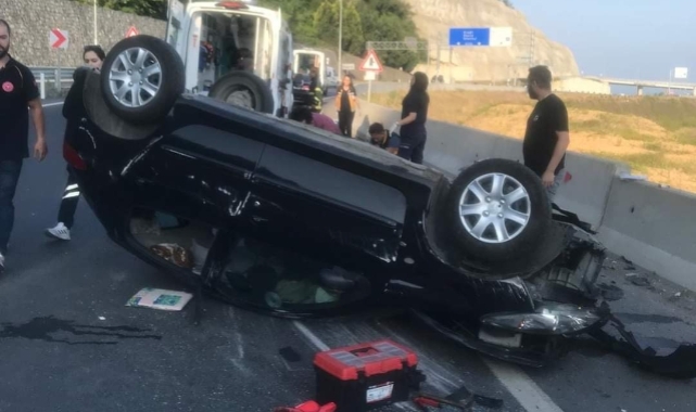 Bariyere çarpan otomobil takla attı: 5 yaralı