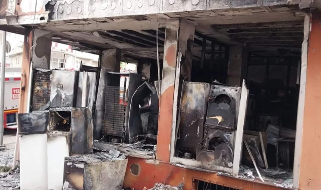 Beyaz eşya dükkanında yangın! Kullanılamaz hale geldi