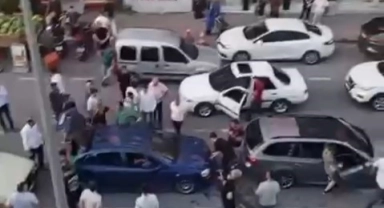 Bursa'da düğün konvoyunda kavganın biri bitti diğeri başladı!