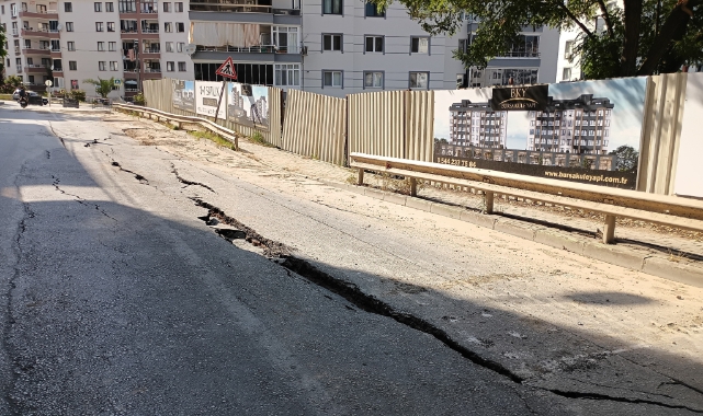 Bursa'da konut inşaatı yolda göçüğe sebep oldu