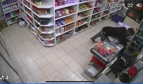 Bursa'da markette telefon hırsızlığı