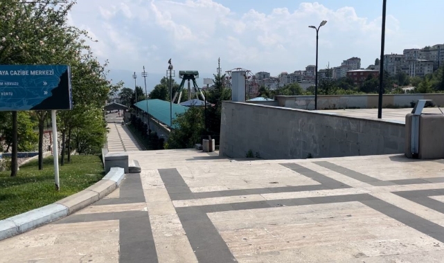 Bursa'da navigasyonu karıştıran merdivenden uçuyor!