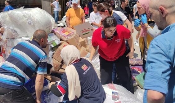 Bursa'da palet üzerindeki ürünler işçinin üzerine devrildi!