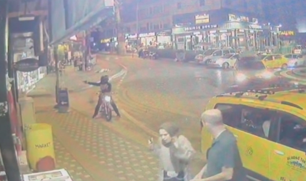 Bursa'da sakar silahlı saldırgan kamerada!