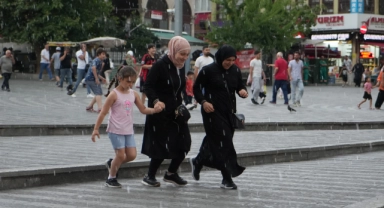 Bursalılar sağanak yağışa hazırlıksız yakalandı