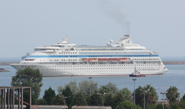 Dev turist gemisi 845 yolcusuyla Samsun'da