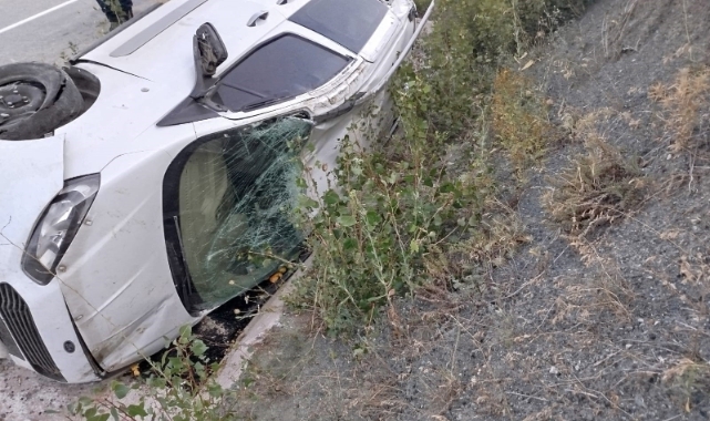 Devrilen araçta bulunan aynı aileden 4 kişi yaralandı