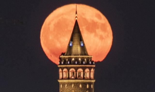 Dolunay İle Galata Kulesi'nin muhteşem buluşması