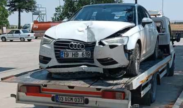 Duvara çarpan otomobilde biri çocuk 2 kişi yaralandı!   
