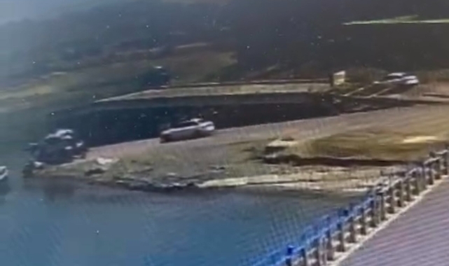 Elazığ’da otomobilin baraja düştüğü anlar kamerada   