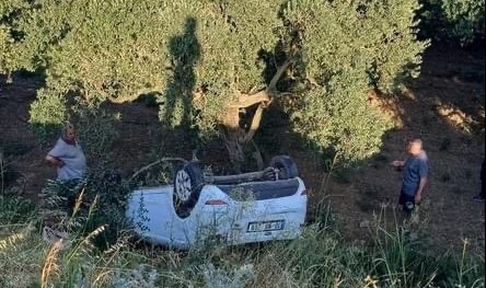 Erdek’te yoldan çıkan araç şarampole uçtu   