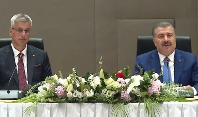 Fahrettin Koca, görevi Kemal Memişoğlu'na devretti