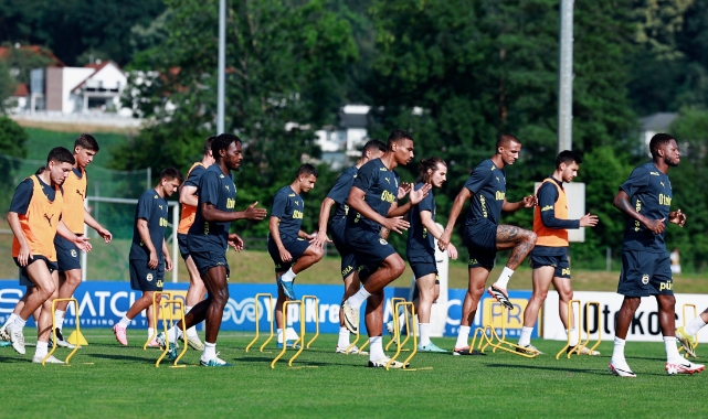 Fenerbahçe, günü çift antrenmanla tamamladı