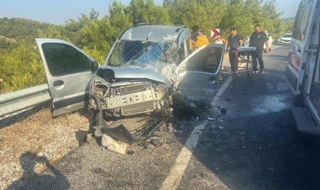 Foça'da iki ayrı trafik kazası: 8 yaralı   
