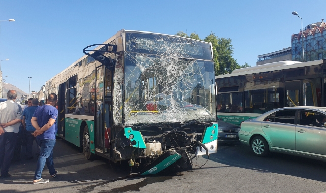 Freni patlayan halk otobüsü dehşet saçtı