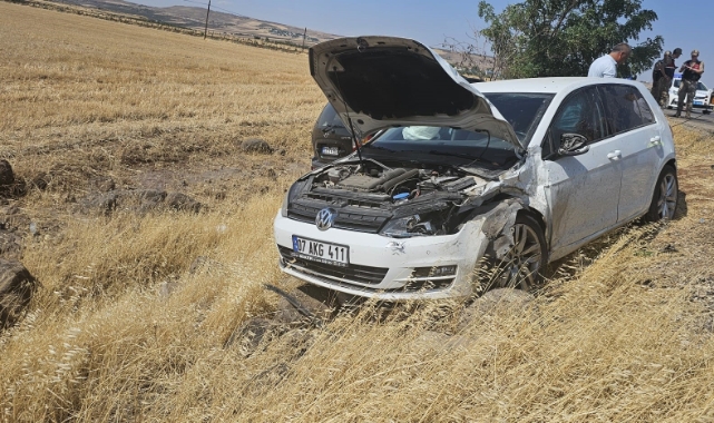 Gaziantep'te 2 araç kafa kafaya çarpıştı: 6 yaralı 