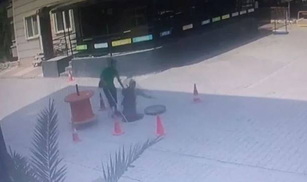 Görme engelli hamile kadın rögara düştü