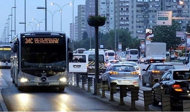 İBB'nin öğrenci indiriminde yaş kısıtlamasına tepki