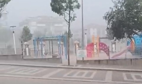 İnegöl'de dolu ve sağanak