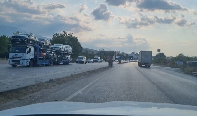 İnegöl Yolunda trafik çilesi! Sürücüler sabırla imtihan ediliyor!