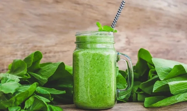Ispanaklı kivili yeşil smoothie nasıl yapılır?