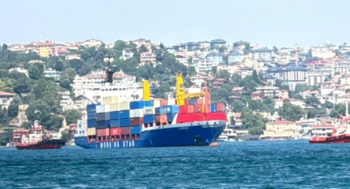 İstanbul Boğazı'nda gemi trafiği askıya alındı