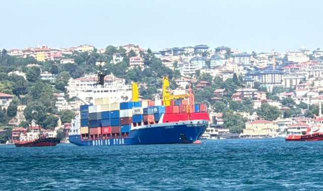 İstanbul Boğazı'nda gemi trafiği askıya alındı