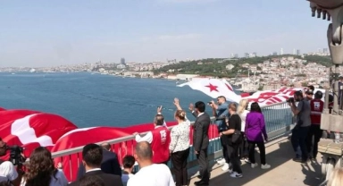 İstanbul'daki köprülere Türk Bayrağı asıldı