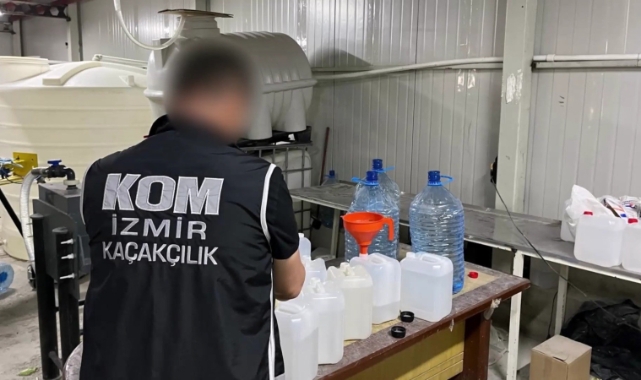 İzmir'de kaçakçılara eş zamanlı operasyon!