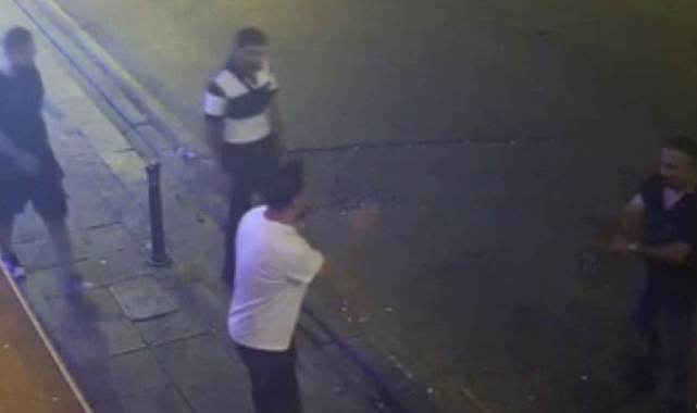 Kadıköy'de eğlence mekanında mermi yağdırdı!