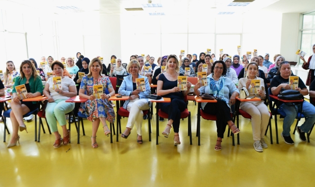 ‘Kadın Yazarıyla Buluşuyor’ projesinde ilk kitap dağıtıldı