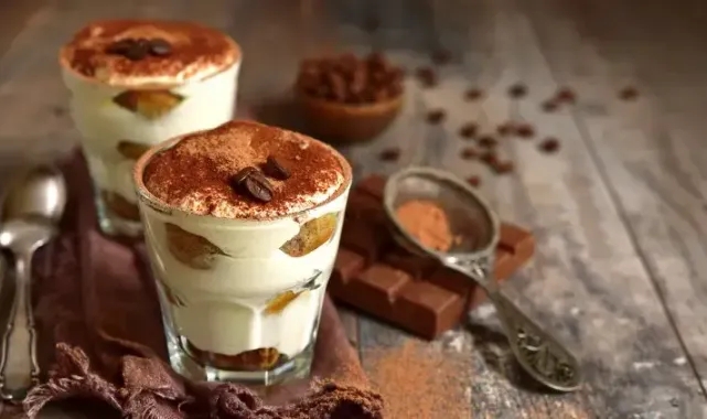 Kahvenin yanına muhteşem eşlikçi: Kupta tiramisu nasıl yapılır?