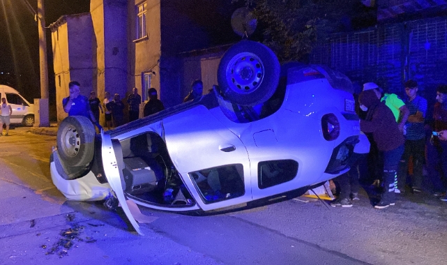 Kaldırıma çarpan araç takla attı: 1 yaralı
