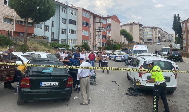 Karabük'te 3 aracın karıştığı kaza!