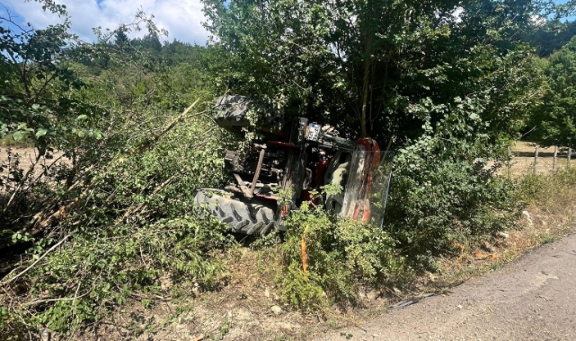 Karabük'te otomobille çarpışan traktör devrildi: 2 yaralı