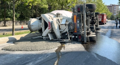 Kartal'da beton mikseri devrildi