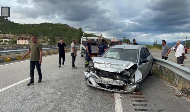 Kastamonu'da kamyon ile otomobil çarpıştı: 3 yaralı