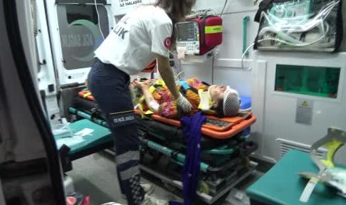 Kayısı bahçesinden dönen amca çocuklarının araçları çarpıştı: 6 yaralı