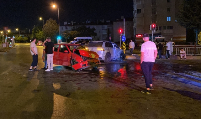 Kayseri’de 2 otomobil çarpıştı: 4 yaralı   