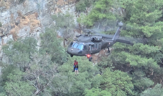 Kazdağları’nda mahsur kalan 10 kişi helikopter ile kurtarıldı